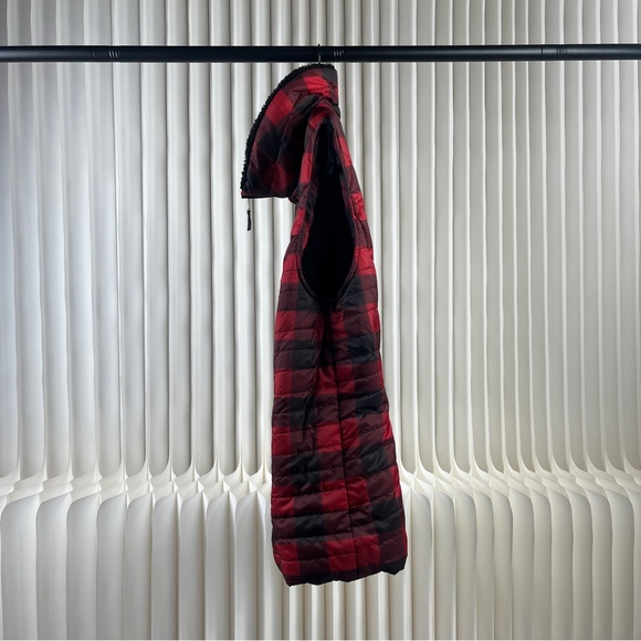 Talbots Women’s Red and Black Buffalo Plaid Primaloft Sherpa Vest - Picture 4 of 16